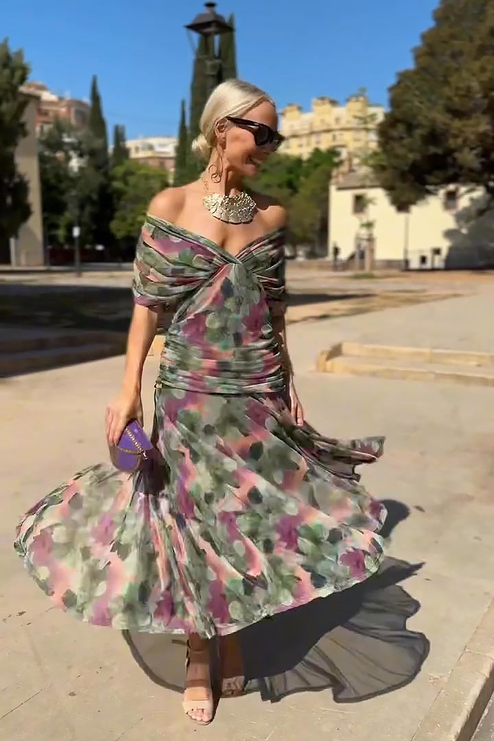 Graceful V-Neck Maxi Dress with an Elegant Party Look