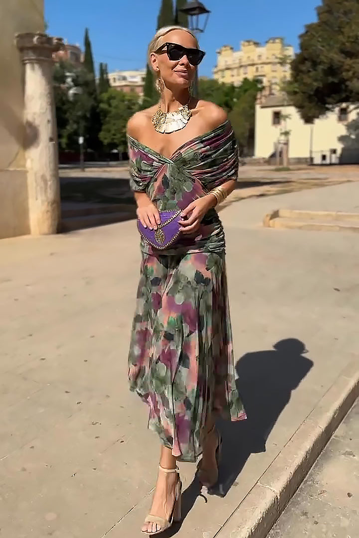 Graceful V-Neck Maxi Dress with an Elegant Party Look